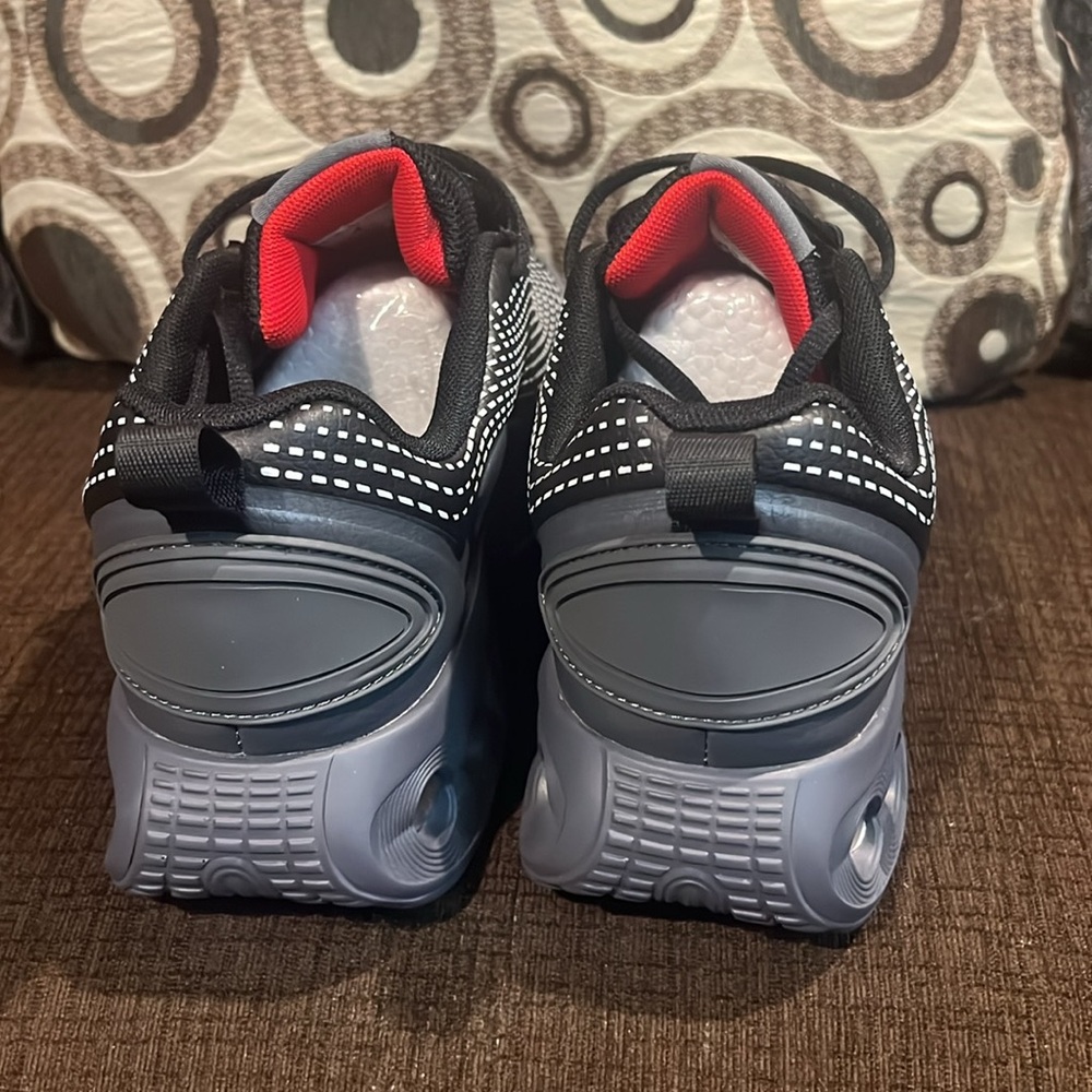 Men's Black and Gray Athletic Shoes - Picture 6 of 8
